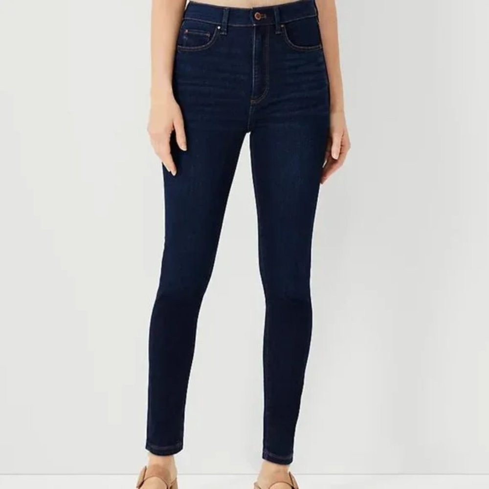 NWT Ann Taylor Curvy Skinny Jeans in Commodore Wash in Size 4